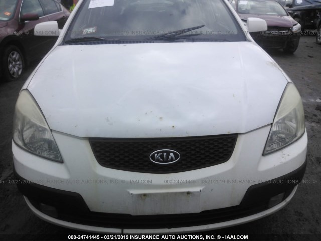 KNADE163066182330 - 2006 KIA RIO 5 WHITE photo 6