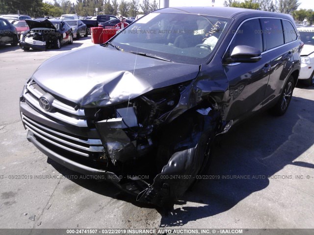5TDZZRFH4KS294467 - 2019 TOYOTA HIGHLANDER LE/LE PLUS GRAY photo 2