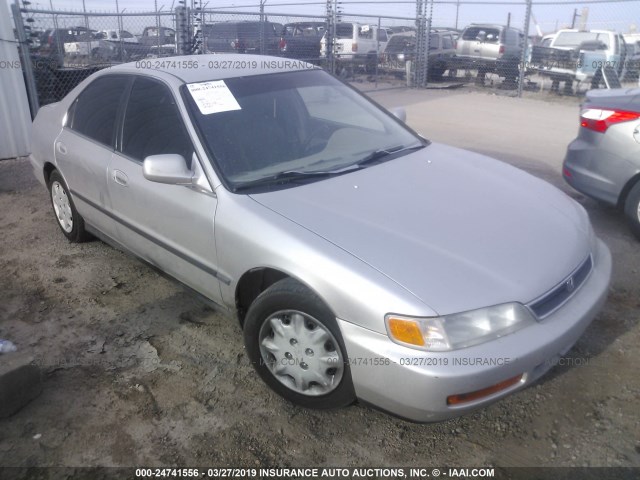 1HGCD5636TA227340 - 1996 HONDA ACCORD LX/EX SILVER photo 1