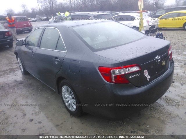 4T1BF1FK1DU230064 - 2013 TOYOTA CAMRY L/SE/LE/XLE 灰色 照片 3