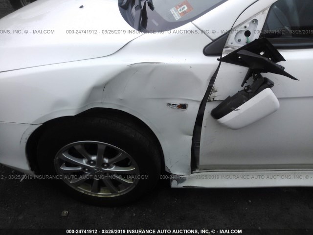 JA32U2FU5BU043245 - 2011 MITSUBISHI LANCER ES/ES SPORT WHITE photo 6