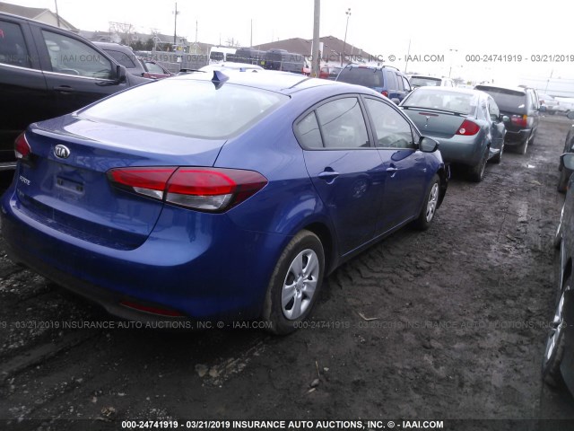 3KPFK4A77JE275168 - 2018 KIA FORTE LX Mavi foto 4