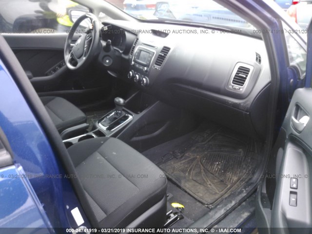 3KPFK4A77JE275168 - 2018 KIA FORTE LX Mavi foto 5