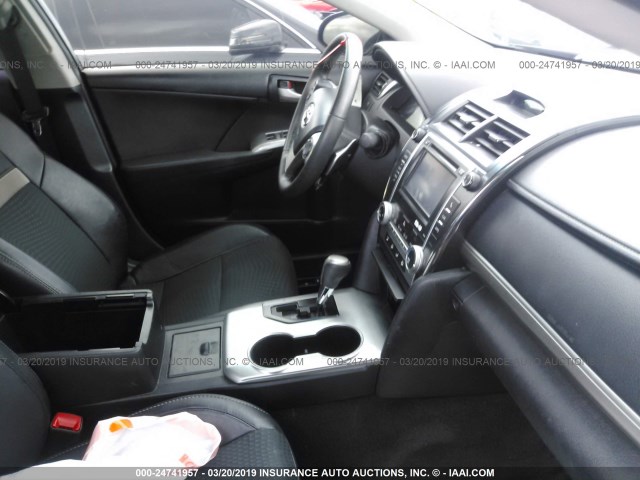 4T1BF1FK7DU207310 - 2013 TOYOTA CAMRY L/SE/LE/XLE 灰色 照片 5