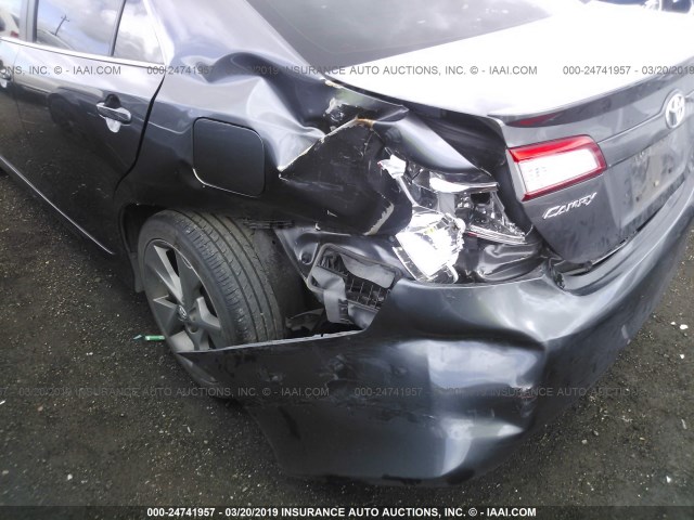 4T1BF1FK7DU207310 - 2013 TOYOTA CAMRY L/SE/LE/XLE 灰色 照片 6