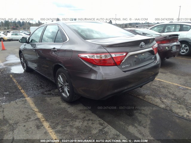 4T1BF1FK1FU093419 - 2015 TOYOTA CAMRY LE/XLE/SE/XSE GRAY photo 3