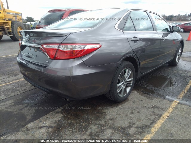 4T1BF1FK1FU093419 - 2015 TOYOTA CAMRY LE/XLE/SE/XSE GRAY photo 4