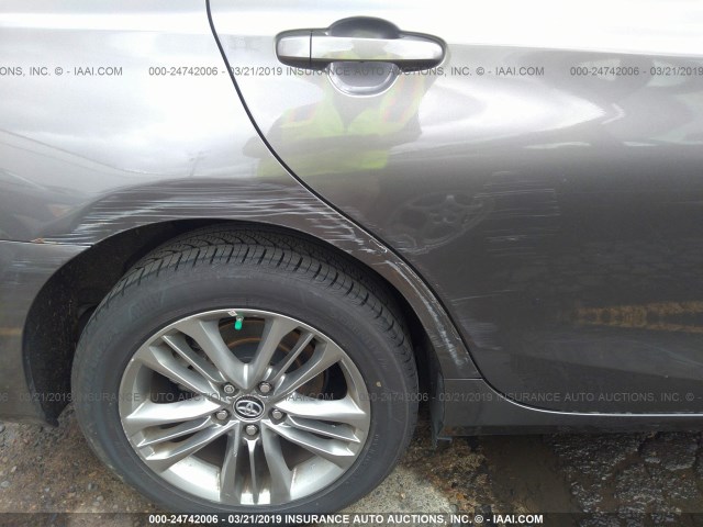 4T1BF1FK1FU093419 - 2015 TOYOTA CAMRY LE/XLE/SE/XSE GRAY photo 6