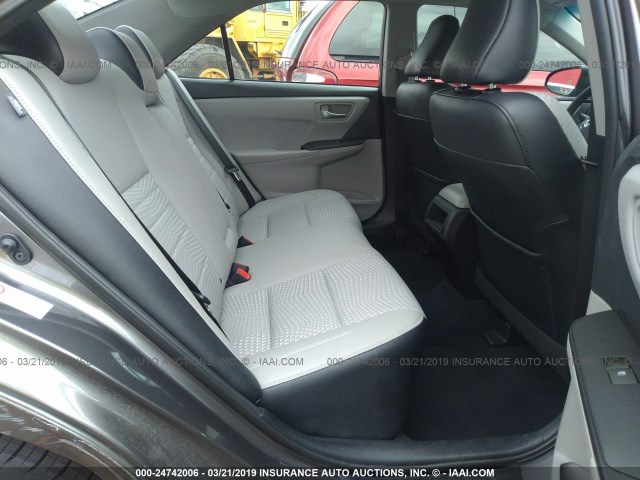 4T1BF1FK1FU093419 - 2015 TOYOTA CAMRY LE/XLE/SE/XSE GRAY photo 8