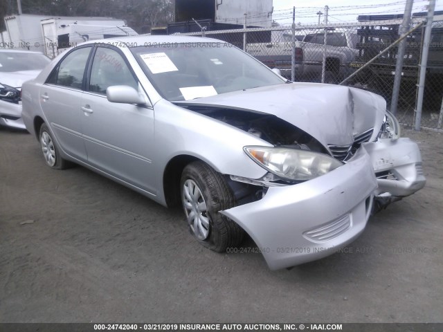 4T1BE32K15U530788 - 2005 TOYOTA CAMRY LE/XLE/SE SILVER photo 1