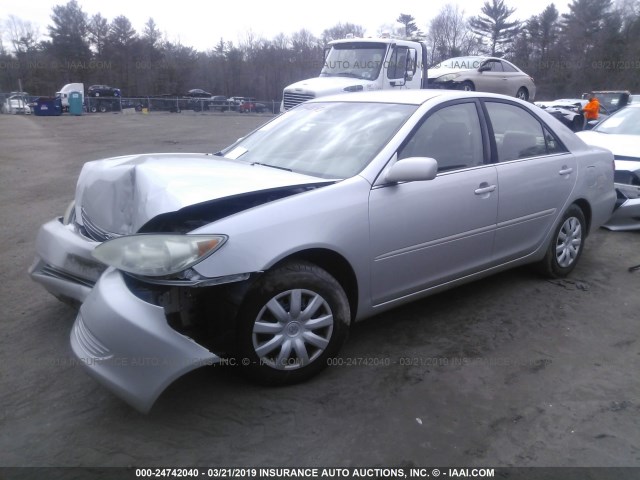 4T1BE32K15U530788 - 2005 TOYOTA CAMRY LE/XLE/SE SILVER photo 2