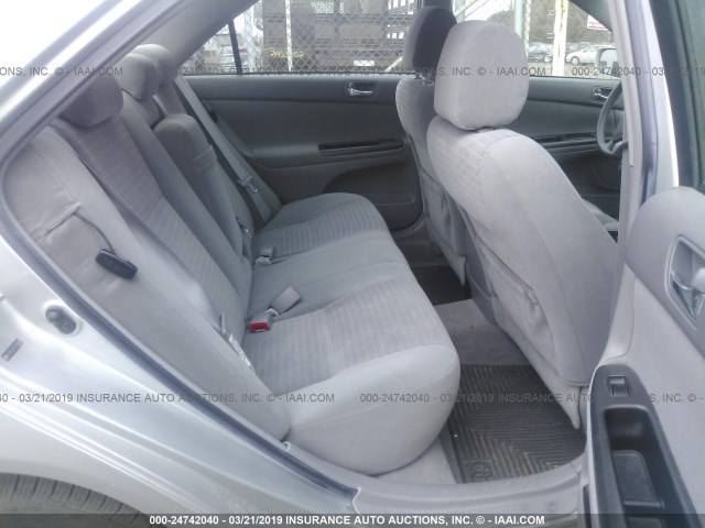 4T1BE32K15U530788 - 2005 TOYOTA CAMRY LE/XLE/SE SILVER photo 8