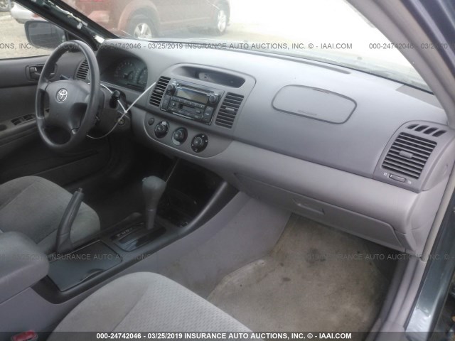4T1BE32K32U518430 - 2002 TOYOTA CAMRY LE/XLE/SE GRAY photo 5