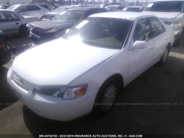JT2BG22K5W0168104 - 1998 TOYOTA CAMRY CE/LE/XLE 白色 照片 2