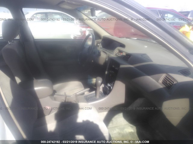 JT2BG22K5W0168104 - 1998 TOYOTA CAMRY CE/LE/XLE 白色 照片 5