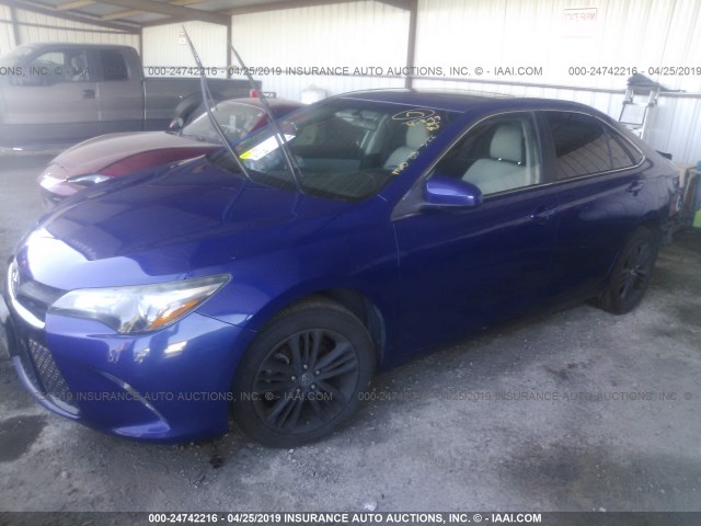 4T1BF1FKXFU876268 - 2015 TOYOTA CAMRY LE/XLE/SE/XSE ლურჯი ფოტო 2