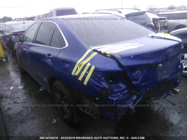 4T1BF1FKXFU876268 - 2015 TOYOTA CAMRY LE/XLE/SE/XSE ლურჯი ფოტო 3