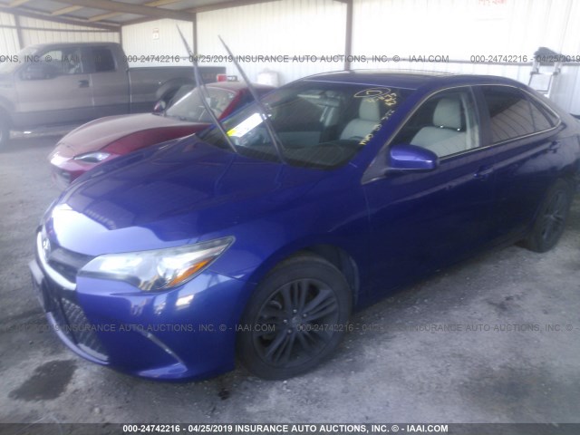 4T1BF1FKXFU876268 - 2015 TOYOTA CAMRY LE/XLE/SE/XSE ლურჯი ფოტო 6