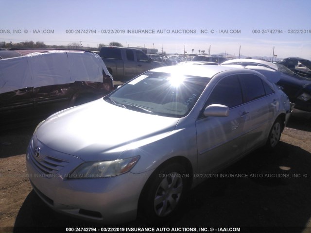 4T1BE46KX7U667702 - 2007 TOYOTA CAMRY NEW GENERAT CE/LE/XLE/SE SILVER photo 2