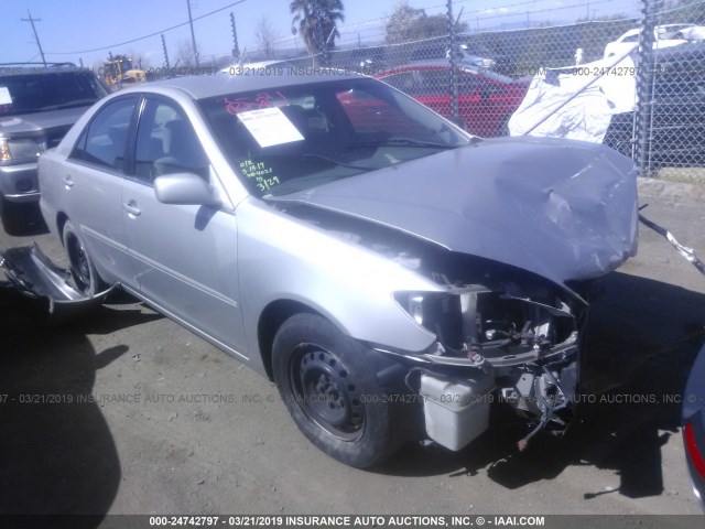 4T1BE30K95U404021 - 2005 TOYOTA CAMRY LE/XLE/SE SILVER photo 1