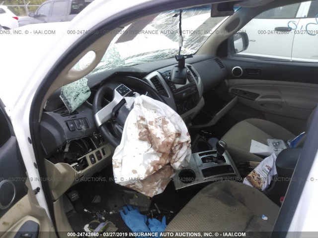 5TFJU4GN9DX030676 - 2013 TOYOTA TACOMA DOUBLE CAB PRERUNNER WHITE photo 5