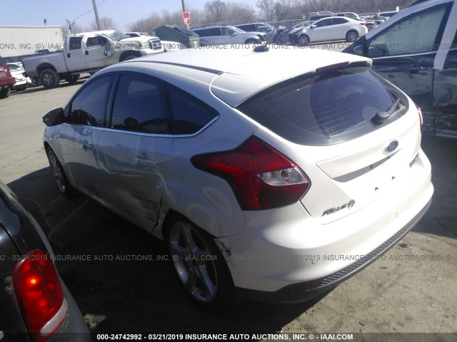 1FAHP3N26CL422647 - 2012 FORD FOCUS TITANIUM WHITE photo 3