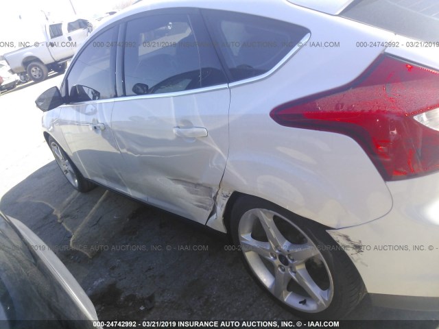 1FAHP3N26CL422647 - 2012 FORD FOCUS TITANIUM WHITE photo 6