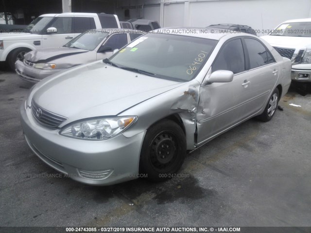 4T1BE32K35U064801 - 2005 TOYOTA CAMRY LE/XLE/SE GRAY photo 2