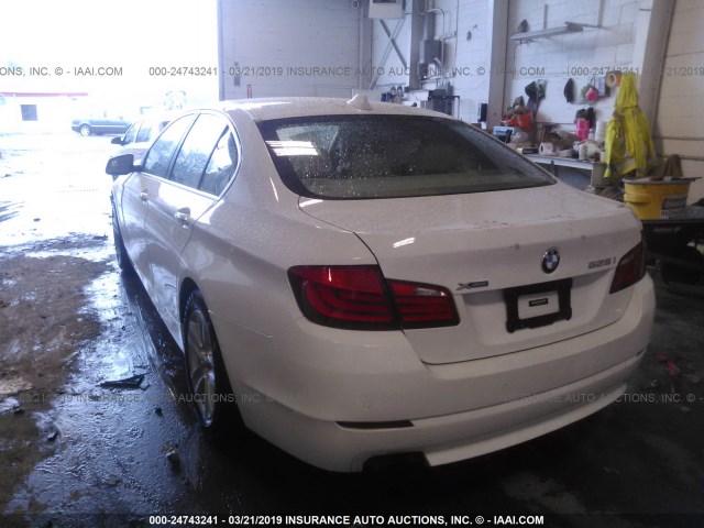 WBAXH5C52DD109535 - 2013 BMW 528 XI WHITE photo 3