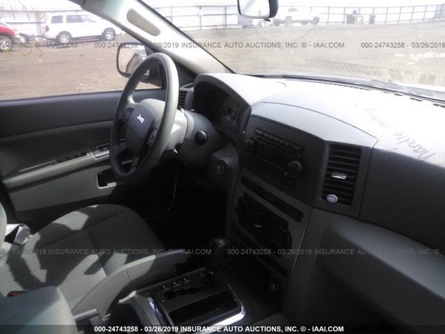 1J4GR48K65C685090 - 2005 JEEP GRAND CHEROKEE LAREDO/COLUMBIA/FREEDOM 银色 照片 5