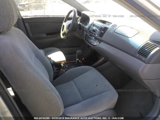 4T1BF32K93U035703 - 2003 TOYOTA CAMRY LE/XLE/SE SILVER photo 5