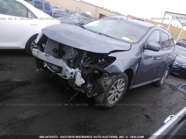 5N1AR2MM4FC604320 - 2015 NISSAN PATHFINDER S/SV/SL/PLATINUM GRAY photo 2