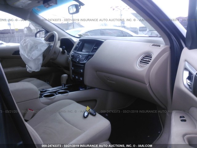 5N1AR2MM4FC604320 - 2015 NISSAN PATHFINDER S/SV/SL/PLATINUM GRAY photo 5