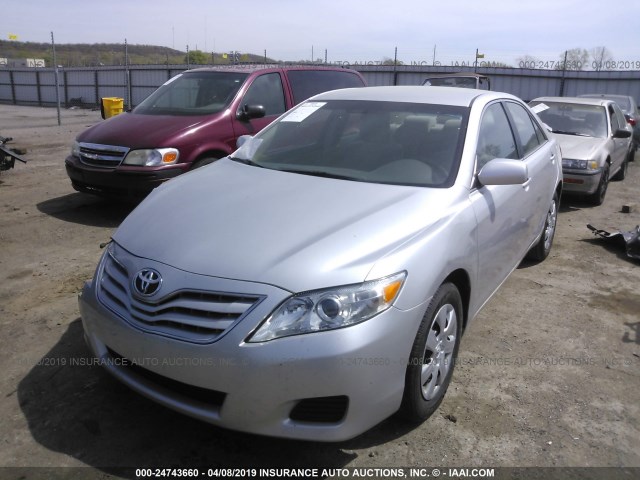 4T1BF3EK8BU652911 - 2011 TOYOTA CAMRY SE/LE/XLE GRAY photo 2
