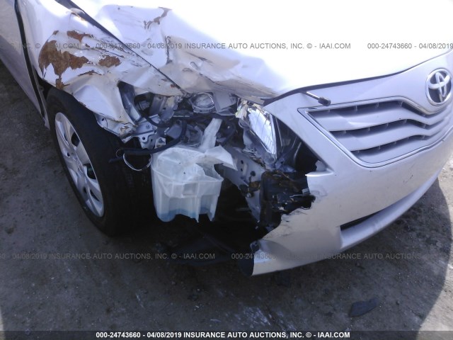 4T1BF3EK8BU652911 - 2011 TOYOTA CAMRY SE/LE/XLE GRAY photo 6