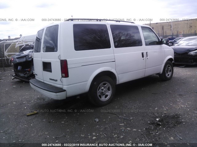 1GNDM19X55B100450 - 2005 CHEVROLET ASTRO WHITE photo 4