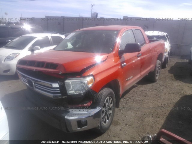 5TFUY5F16GX573543 - 2016 TOYOTA TUNDRA DOUBLE CAB SR/SR5 ORANGE photo 2