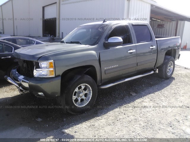 3GCPKSE36BG236383 - 2011 CHEVROLET SILVERADO K1500 LT GRAY photo 2