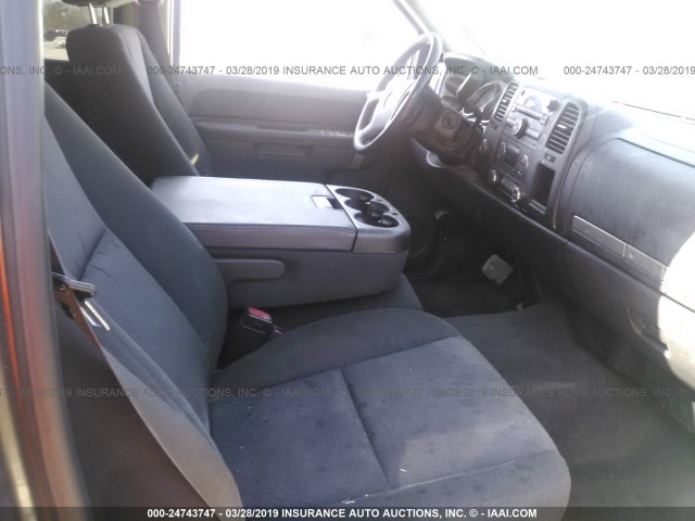 3GCPKSE36BG236383 - 2011 CHEVROLET SILVERADO K1500 LT GRAY photo 5