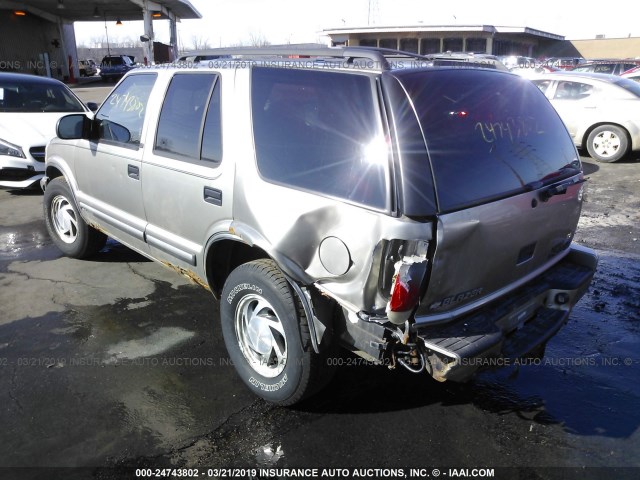 1GNDT13W612148083 - 2001 CHEVROLET BLAZER SILVER photo 3