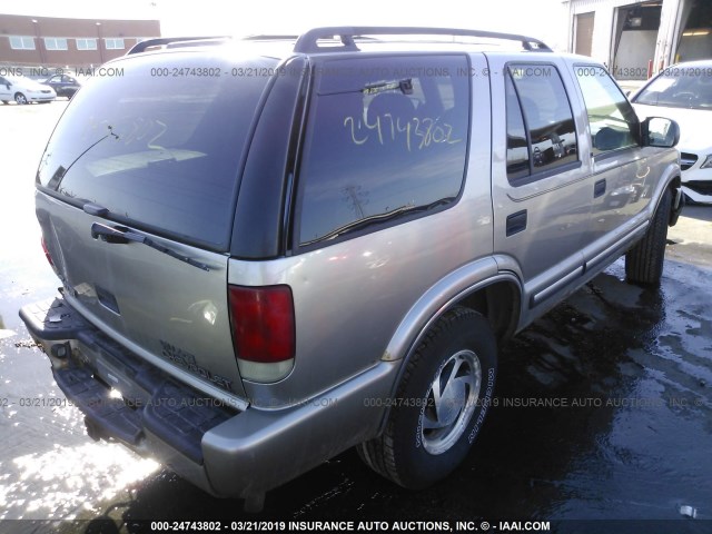 1GNDT13W612148083 - 2001 CHEVROLET BLAZER SILVER photo 4