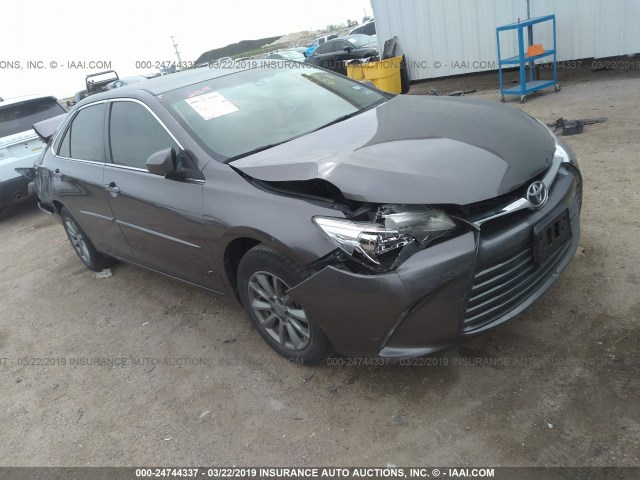 4T4BF1FK4FR459881 - 2015 TOYOTA CAMRY LE/XLE/SE/XSE 灰色 照片 1