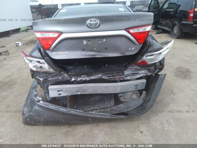 4T4BF1FK4FR459881 - 2015 TOYOTA CAMRY LE/XLE/SE/XSE 灰色 照片 6