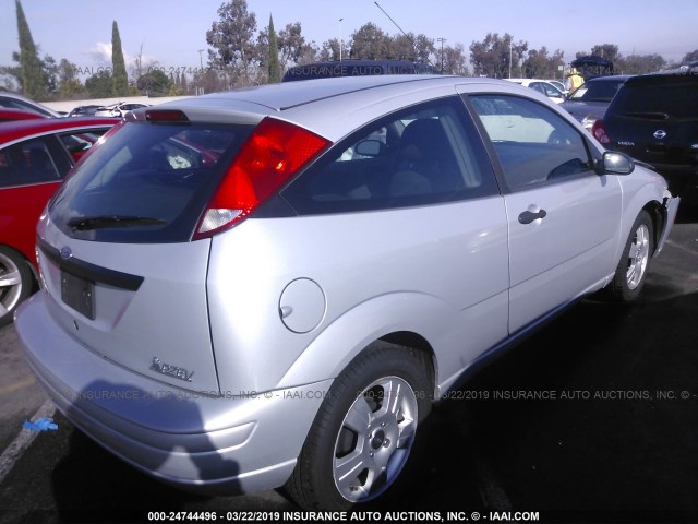 1FAFP31NX7W282176 - 2007 FORD FOCUS ZX3/S/SE/SES SILVER photo 4