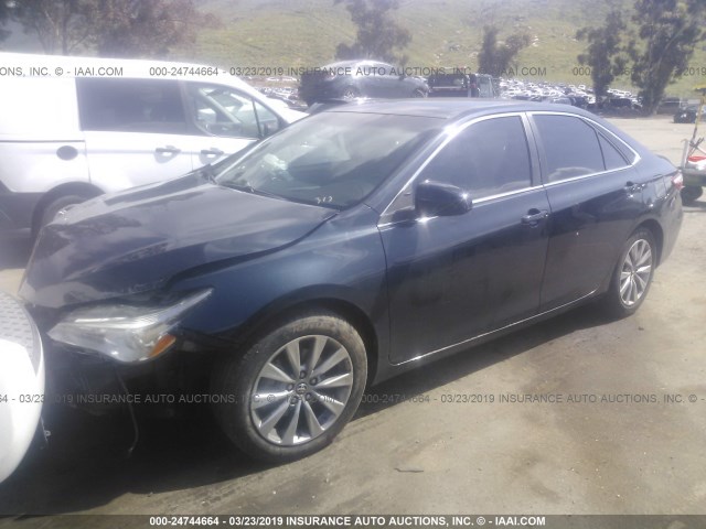 4T1BF1FK0GU179628 - 2016 TOYOTA CAMRY LE/XLE/SE/XSE BLUE photo 2