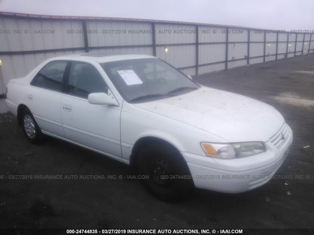 4T1BG22K5WU308342 - 1998 TOYOTA CAMRY CE/LE/XLE WHITE photo 1