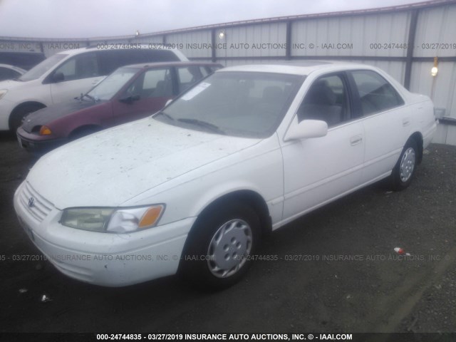 4T1BG22K5WU308342 - 1998 TOYOTA CAMRY CE/LE/XLE WHITE photo 2