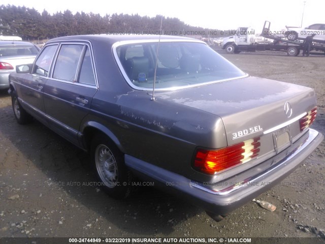 WDBCA33A7DB039516 - 1983 MERCEDES-BENZ 380 SEL GRAY photo 3