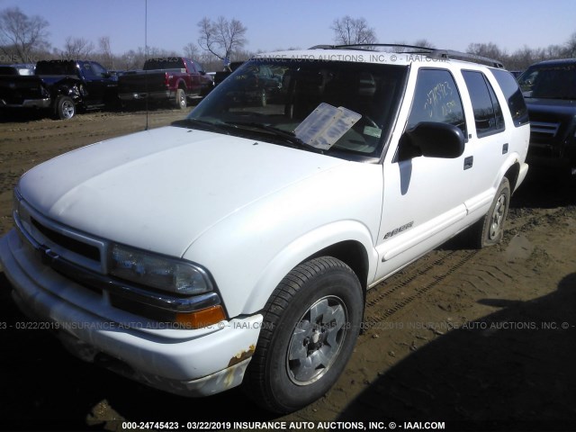 1GNDT13W42K235370 - 2002 CHEVROLET BLAZER WHITE photo 2