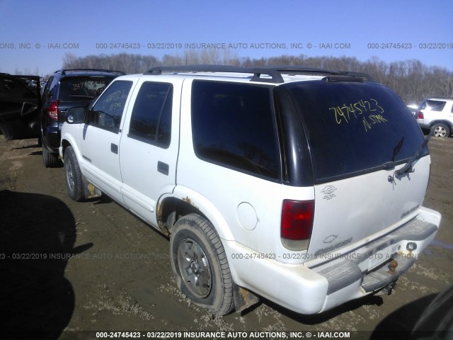 1GNDT13W42K235370 - 2002 CHEVROLET BLAZER WHITE photo 3